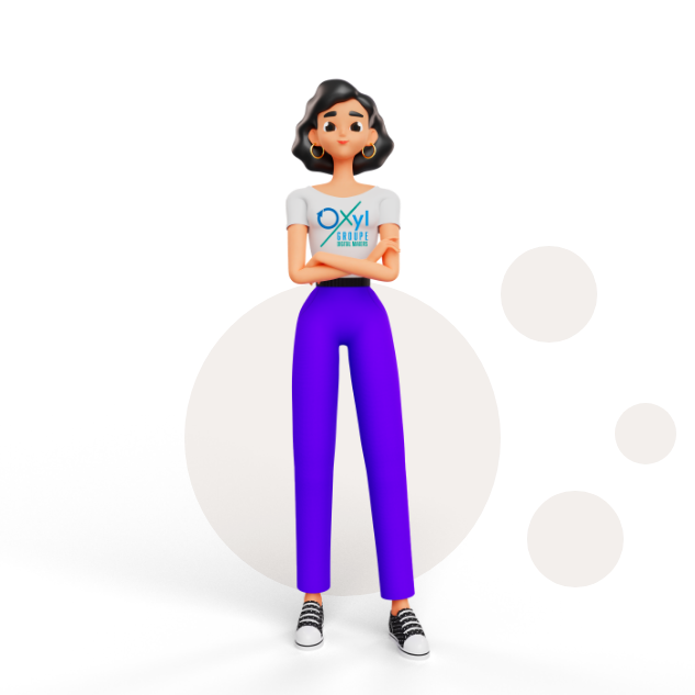 Mascotte d'entreprise en 3D représentant une développeuse  avec un t-shirt bleu marqué 'Oxyl', symbolisant l'esprit de l'équipe Oxyl, se tenant debout les bras croisés 